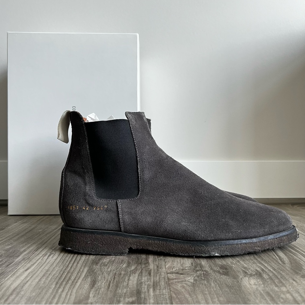 COMMON PROJECTS • Gray Suede Chelsea Boot